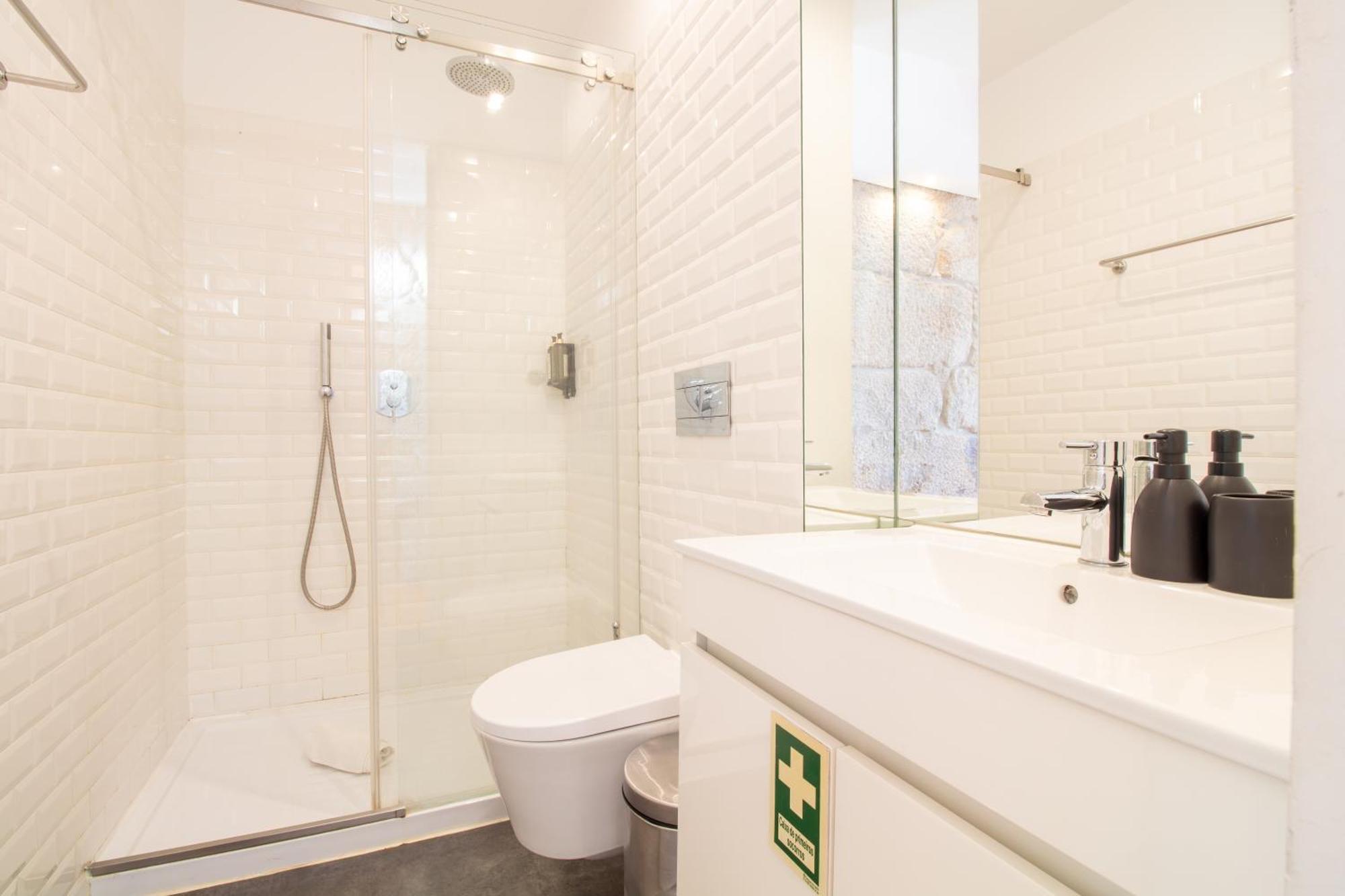 Lovelystay - Dirk Apartment - Almada 4º F Porto Luaran gambar