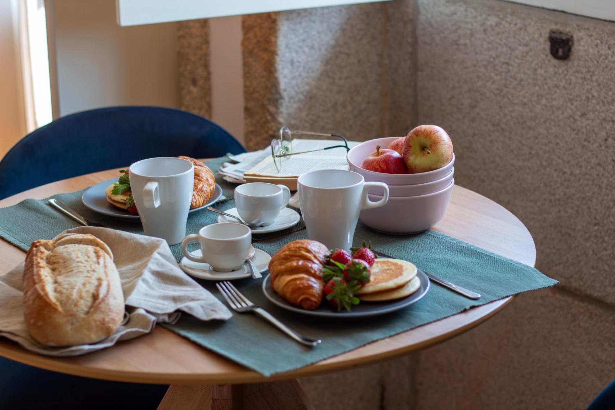 Lovelystay - Dirk Apartment - Almada 4º F Porto Luaran gambar